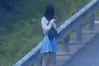 高速公路上放下一枚靓女 感情离合剧现场直播