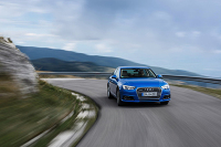 3系C级抱着哭 这台众人期待的车下个月就开卖了