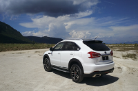 国产车不配讲性能？有些车分分钟让跑车吃灰