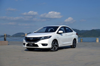 百公里油耗低于6L，10万就选它们！