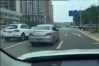 开车千万别拽?对方车上下来的人让我惊呆了!