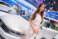 抢小米MAX第二场 8款2016新车用美女量空间给你看，就是这么任性【轿车篇】