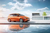 终于良心发现了，曾经豪华车的配置现在5、6万的车都强制标配！