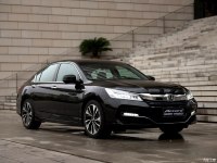 每公里不到4毛油钱的中型车也只有这两款了吧？到底怎么选...