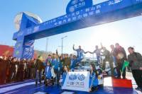 这次连韩寒的车队都看不到了 它又一次杀至冠军？