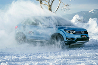 这辆售价不到10万的SUV能带你勇闯雪地