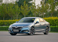 厌烦了传统老气中级车？这几款车真的能带你装X带你飞！