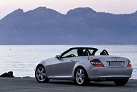 20万不到就能够享受各种跑车，还要什么女朋友？