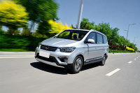 工薪一族，开什么样的车有利于升职加薪？