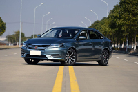 都要大长粗，这两款15万高质量轿车该选谁？