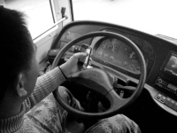 开车的时候，谁的来电比命还重要？