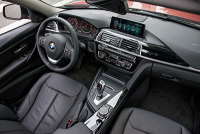 同样是20多万的宝马3系，80%的人在纠结选强动力还是高配置...