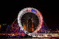 捷豹F-PACE在中国成功挑战摩天轮