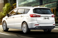 它比五菱宏光宝骏730帅几倍！价格只要7万多