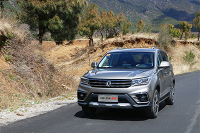 现在国产SUV真够拼，这款新车高颜值高配置才7.99万起！