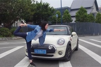 女生都喜欢大？这么小却让她叫地停不下来！