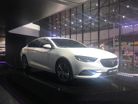 等你好久了——全新君威  