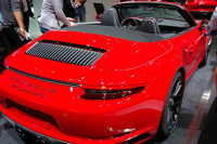 选惹火的红还是舒适加长呢 保时捷三款新车亮相