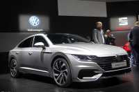 最美大众和最霸气丰田！两款新车你更喜欢谁？