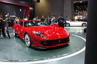 红色烈马登录车展 法拉利812 Superfast