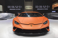 大牛小牛齐上阵 战斗气息充满上海车展