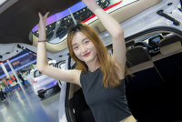 妹子上车直接劈腿！这些车该有多好？