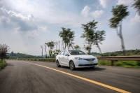 7万级省油轿车新选择，荣威360增配新款上市。