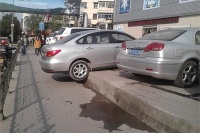 胡乱停车 车被毁谁来赔?