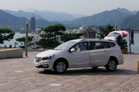 这辆“小资车型”尾箱能放下6个行李箱！竟然才卖不到7万！