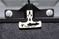 车掉到水里开哪扇门最靠谱？