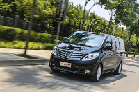 老板们都心动了！这款大气商务车16万多就带2.0T