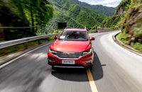 12万买了台SUV,隔空操作让美妞和大妈都惊呆!