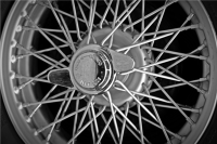 停车位被抢！愤怒女司机漂移入库！