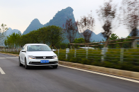 加料降价！大众这台10万级1.2T车子很省油还好开