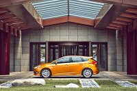 这些10万级车型竟能下赛道？还有一款自主车！