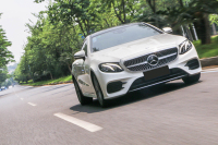 被称为2017最美轿跑，开上它真的很有！面！子！