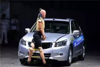 保险杠有泡沫的才是良心车企？