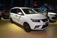 2017广州车展∶北汽幻速H5内饰亮相