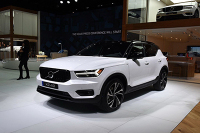 看中丰田凯美瑞？千万别着急，先问过本田和马自达这两款新车