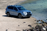 别以为底盘高点的SUV就不怕走烂路！