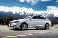 就是要欺负紧凑型车！这9万起的新中型车选哪款好？