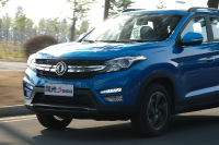 一脚下去猛如“超跑”?看看我试的这台7万元7座SUV