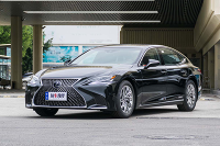 不输发明汽车的奔驰？日系“最高”水准的车到店实拍！ | 实拍