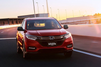 奔驰新车单看大灯和中控就让你乖乖掏出20万！今日热点TOP榜