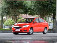 世纪大难题，裸车8万内选自主SUV还是轿车？