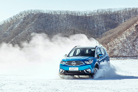 谁敢开着这7万多的SUV这么玩？教授还真疯了一把