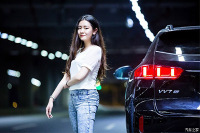 【伍先生的vv7s】尤小姐当车模，我们与大黑猫的故事