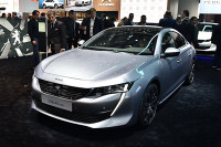 1.6T、8AT的超帅气换代中型车！但要你们买单有点难