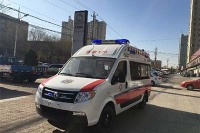 救护车都拦！救命重要还是缴高速费重要？