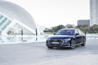 3.0T+8AT+48V+黑科技全副武装，灯厂旗舰新作，不买也看看